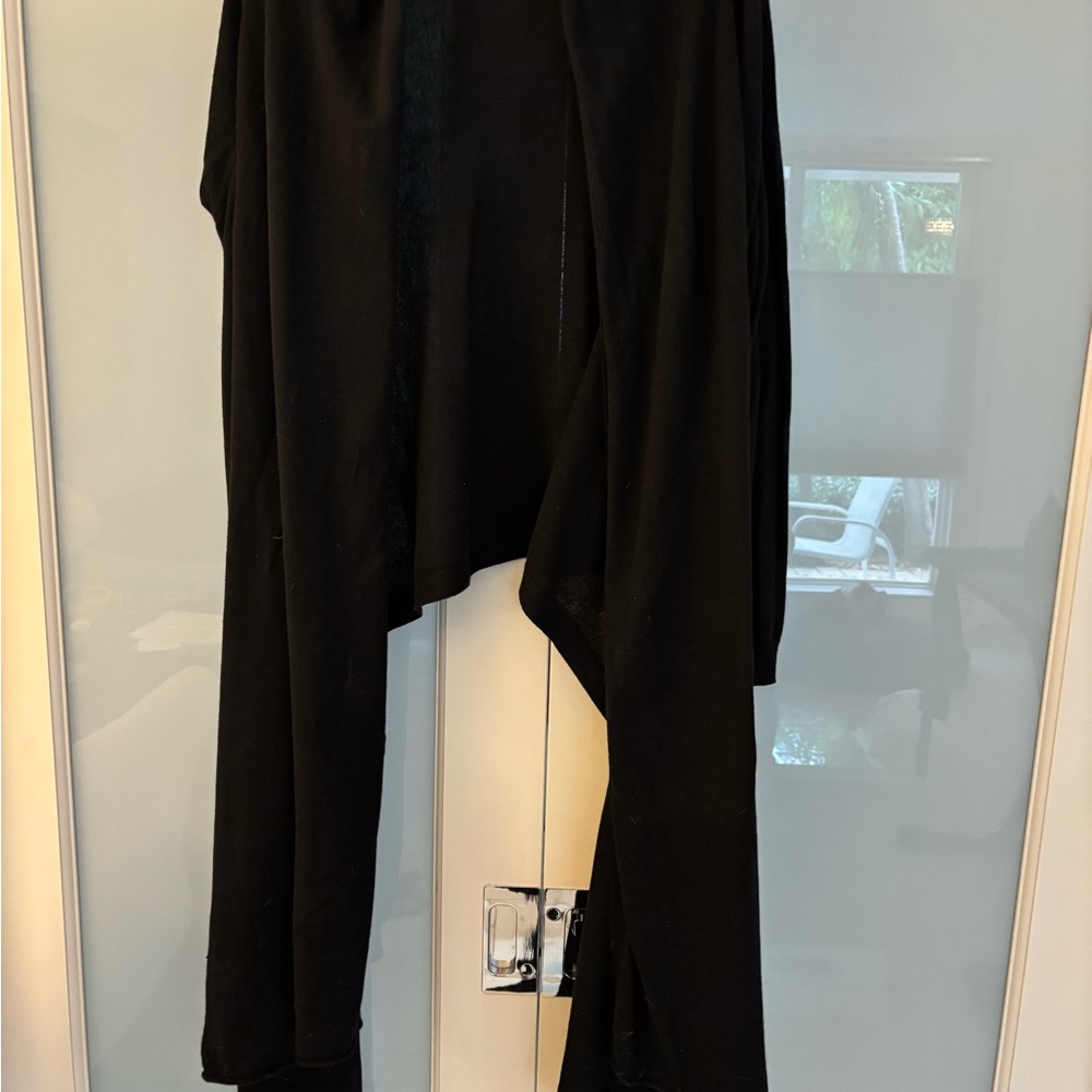 Moda International Black Wide wrap